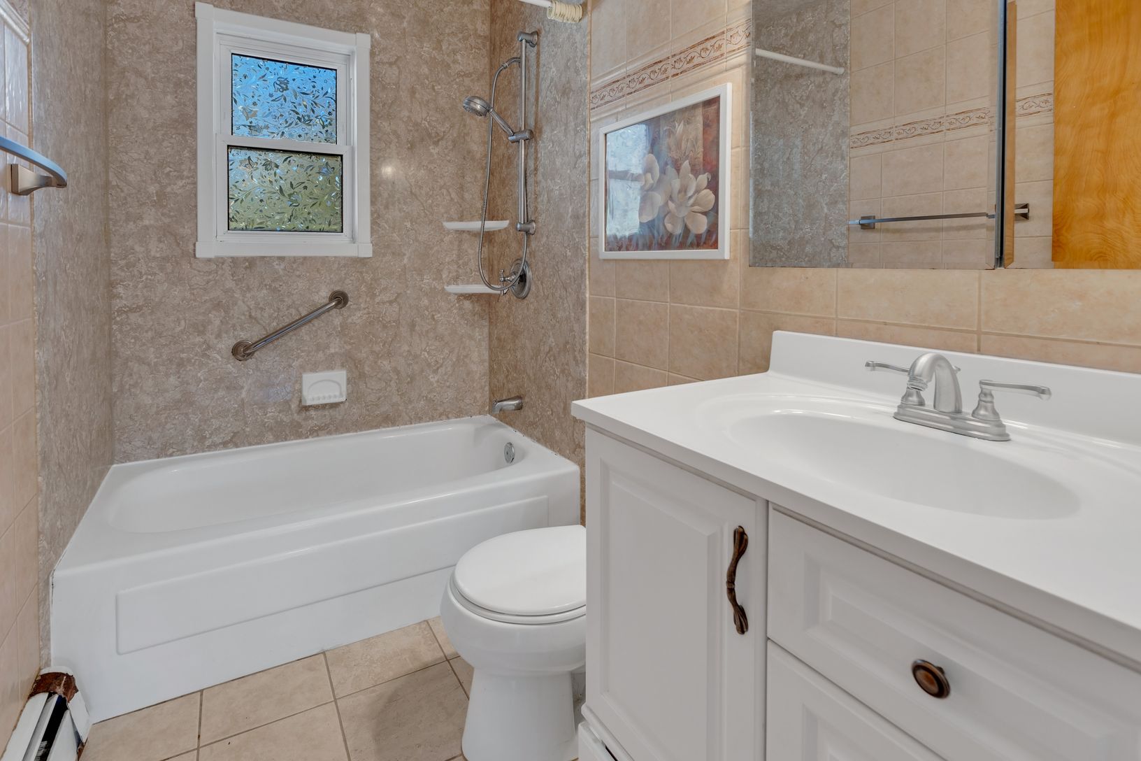  Hallway Full Bath