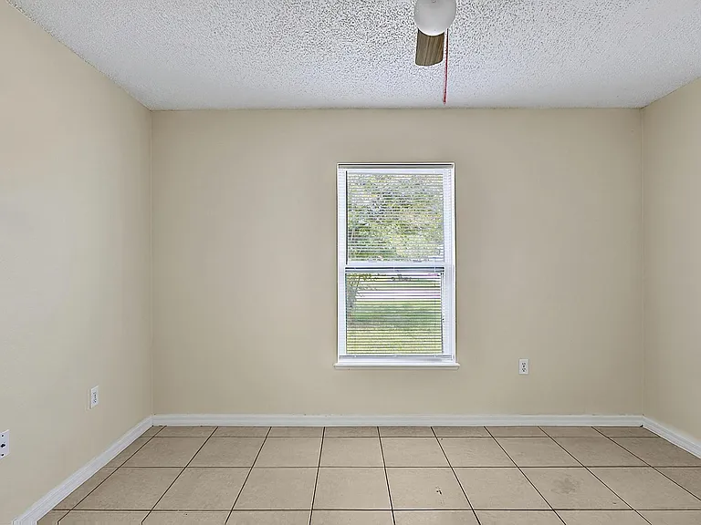 75 London Dr — Photo 21
