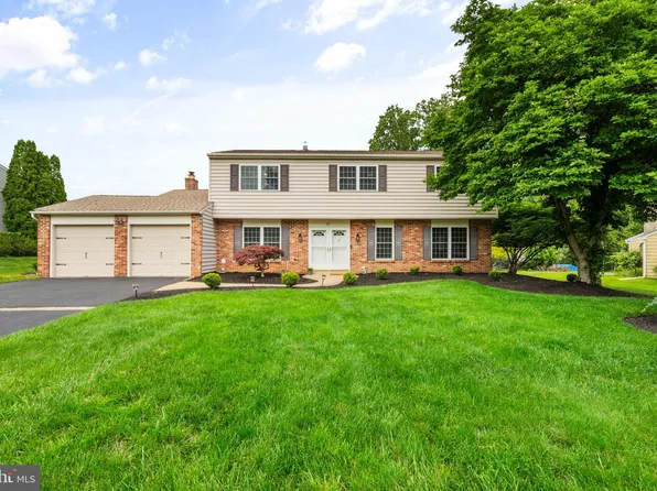 81 Kingsclere Dr, Southampton, PA 18966