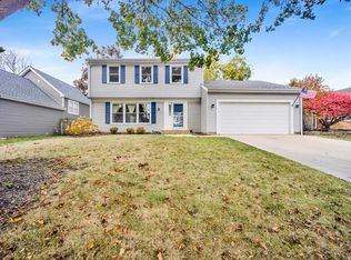 308 Albany Ln, Vernon Hills, IL 60061