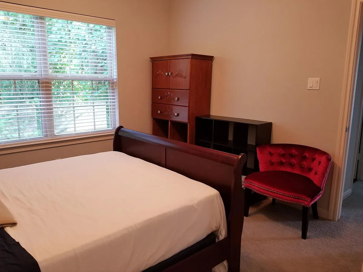 Room 1 - 7024 W 43rd St