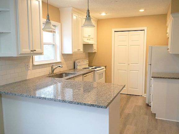 Kitchen - Laundry Closet
