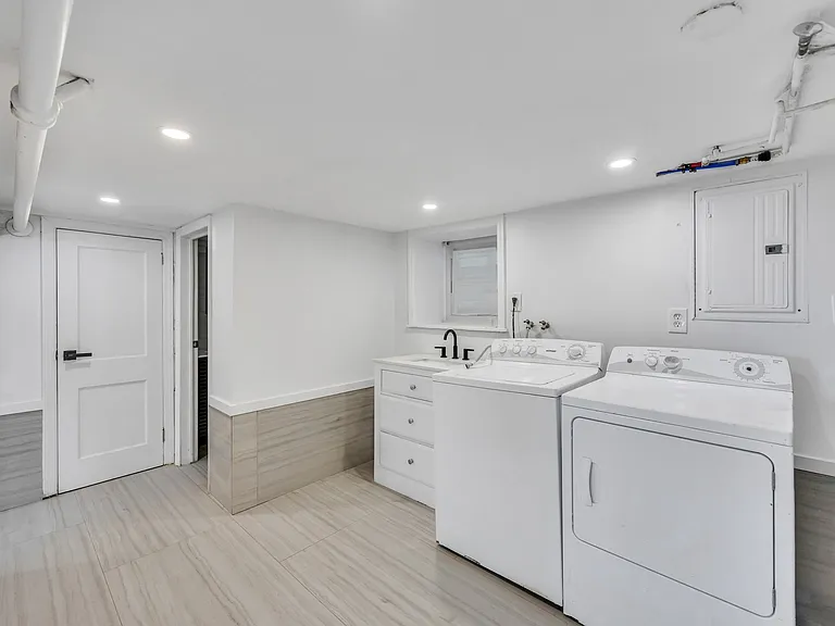 105 Minnesota Ave — Photo 28