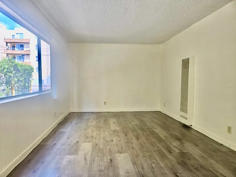 13418 Vanowen St #1 — Photo 10
