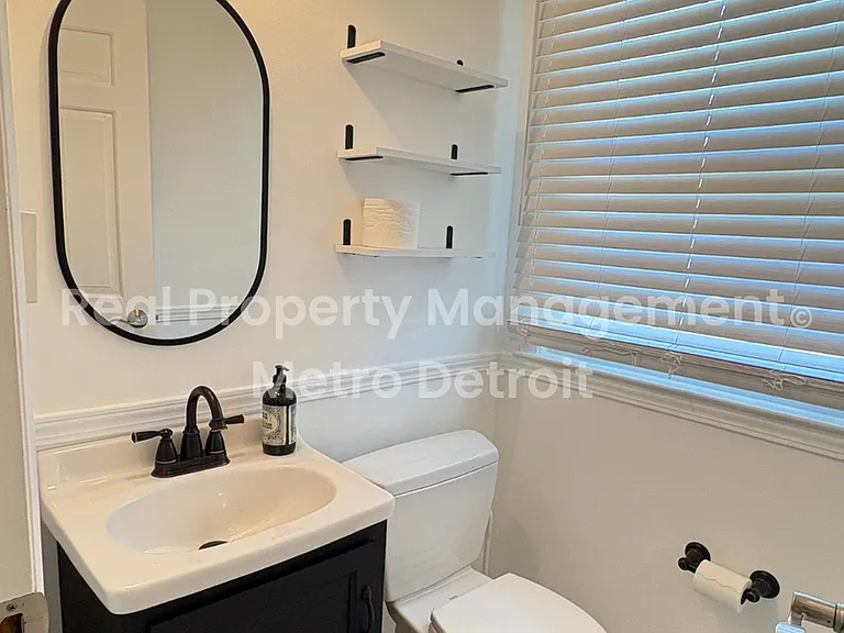 3028 Caswell Dr — Photo 15