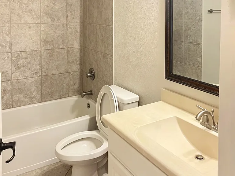 2857 Edinburgh Dr — Photo 14