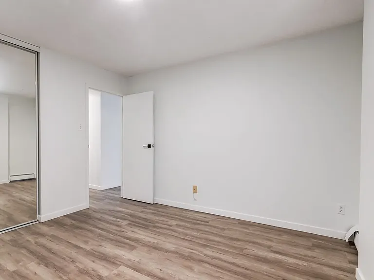 115 25th Ave SW #403 — Photo 18