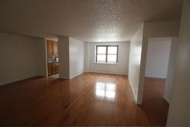 Rented by Robyn Lee, LREB