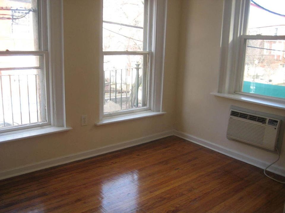 2nd image of 3410 Spring Garden St #A25