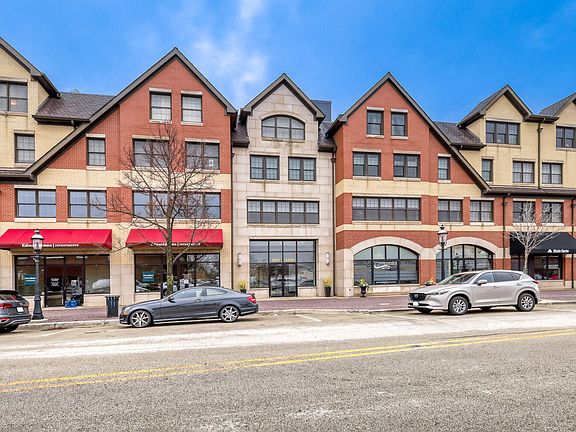 2nd image of 10 E Burlington St Unit 3B
