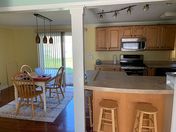 2nd image of 998 Eastlake Dr