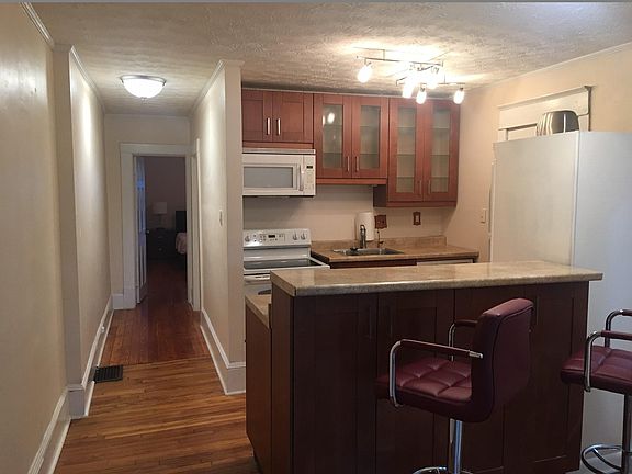 Hall to Bathroom & Bedroom