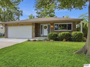 6021 Skylark Ln, Lincoln, NE 68516