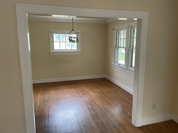 5th image of 2130 Winston Ave
