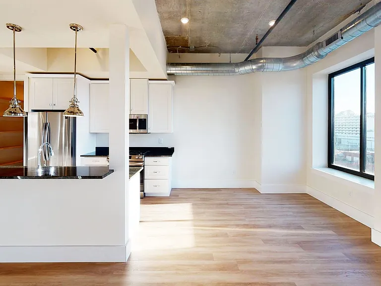 300 East Apartments — Photo 19