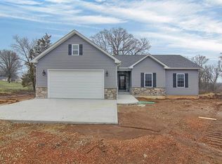 802 Homestead Ln, Villa Ridge, MO 63089