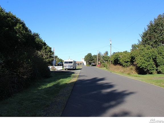4th image of 586 Ensign Ave NW