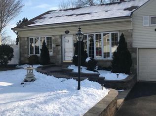 547 Constitutional Dr, Warminster, PA