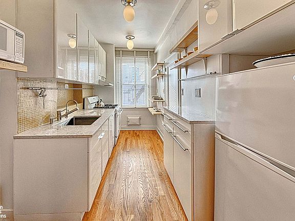 3rd image of 242 E 19th St APT 11E