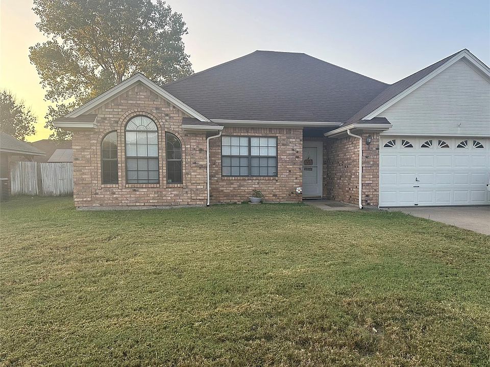 1st image of 1525 Sunflower Ln