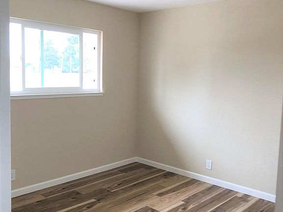 5th image of 3300 Cabrillo Ave #4