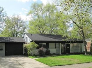 1341 Maple Dr, Rochester, MI 48307