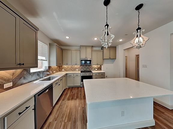 4th image of 3725 Wellesley Ave