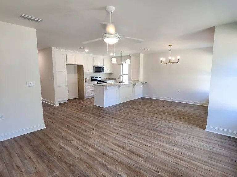 4053 Collier Ln — Photo 2