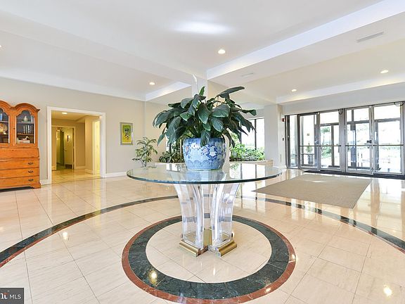 4th image of 501 Slaters Ln APT 415