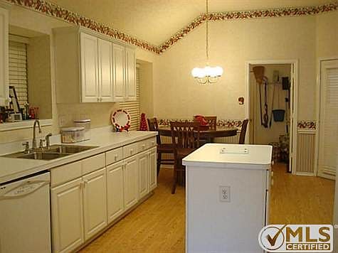 5th image of 1301 Parkwood Trl