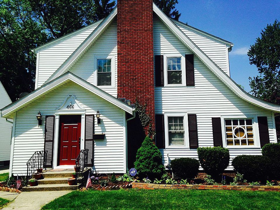 2nd image of 466 Roslyn Ave