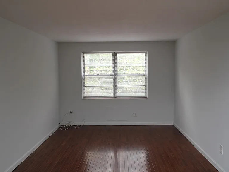 7574 Buckingham Dr #7 — Photo 4