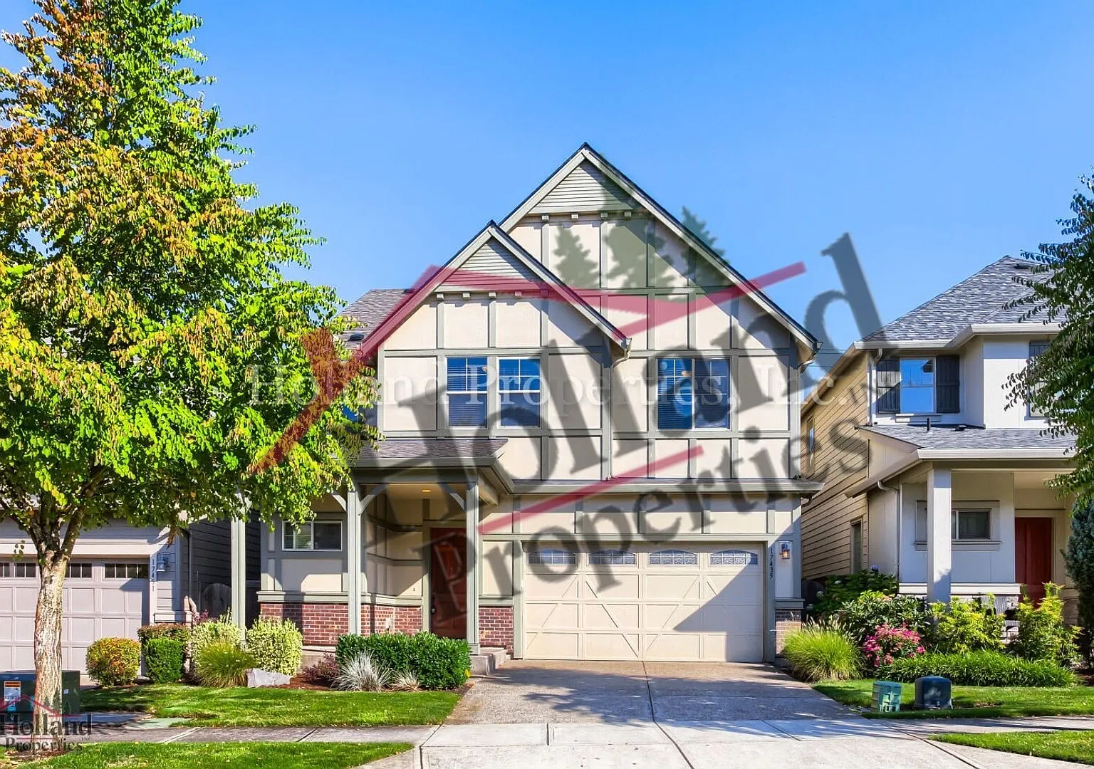 Spacious 4BR Beaverton Home with Pool, Patio & Private Yard — Photo 1