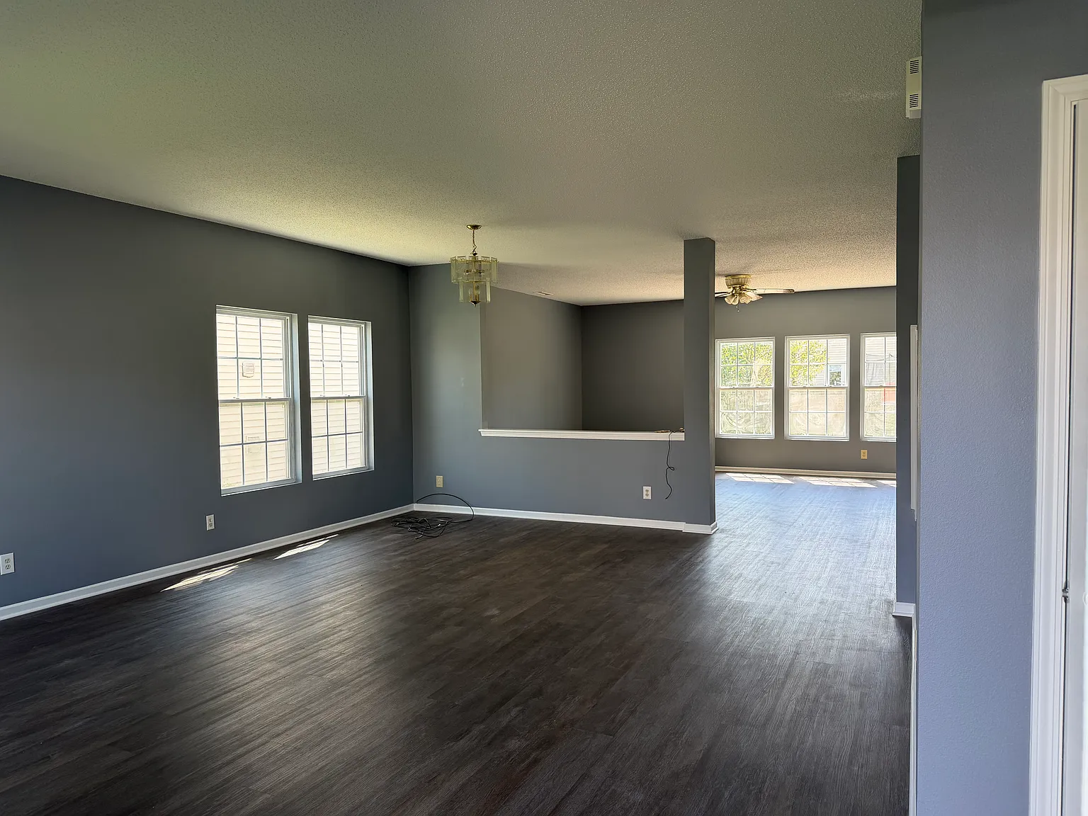 4 bed, 2.5 bath, 2900 sqft, $2,000 — Photo 2