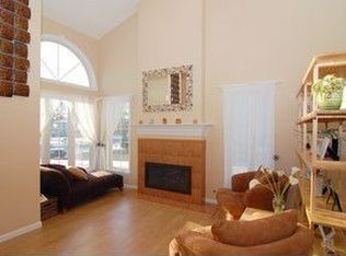 2114 Old Elm Rd, Lindenhurst, IL 60046