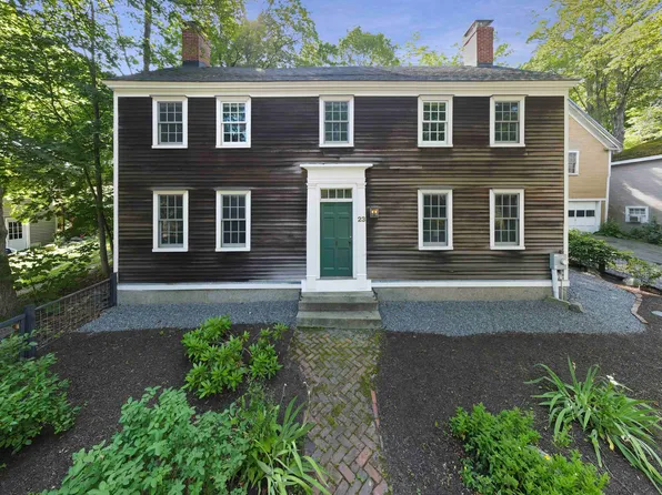 23 Exeter Road, Newmarket, NH 03857