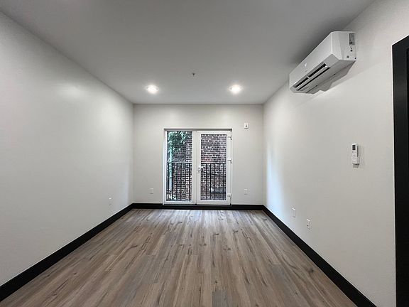 5th image of 862 Broadway #202