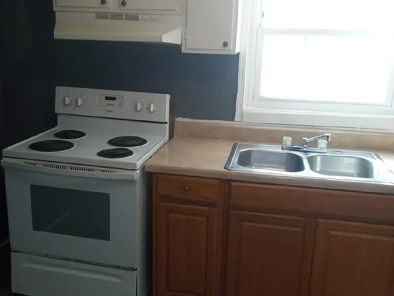 104 Short St — Photo 3
