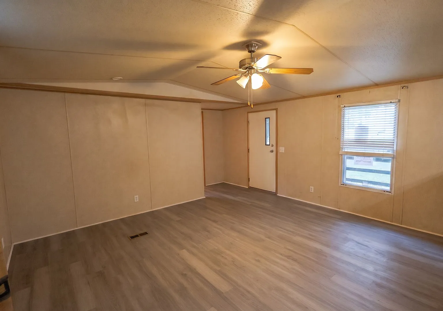 Blanchard 2 Bed 2 Bath Home — Photo 2