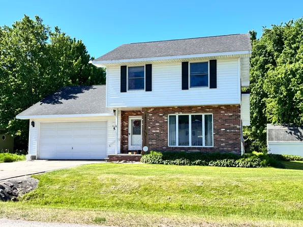 1110 Mann Dr, Sault Sainte Marie, MI 49783