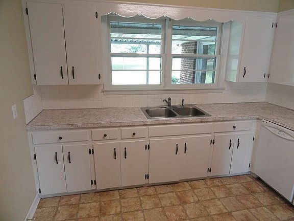 5th image of 1110 Delmar Ave