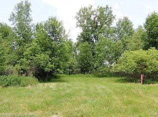 75 Westwood Dr, Grand Blanc, MI