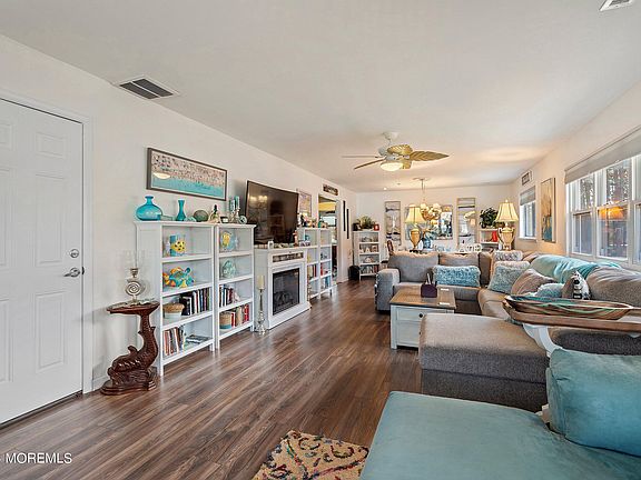 4th image of 396 Jamaica Boulevard