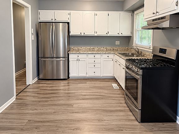 4th image of 1725 Cedrow Dr
