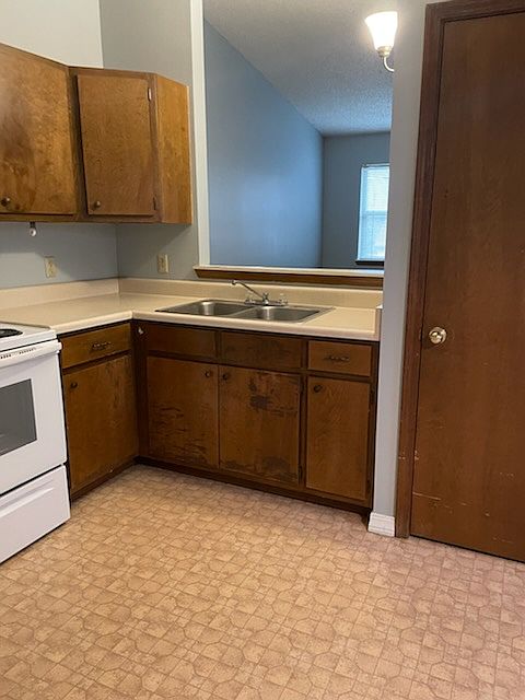 1st image of 905 4th St #7