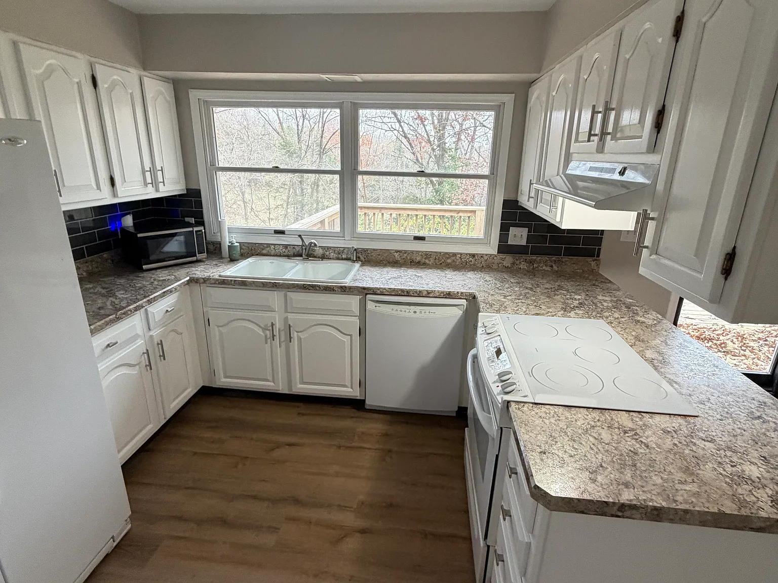 313 Pearl Dr — Photo 3