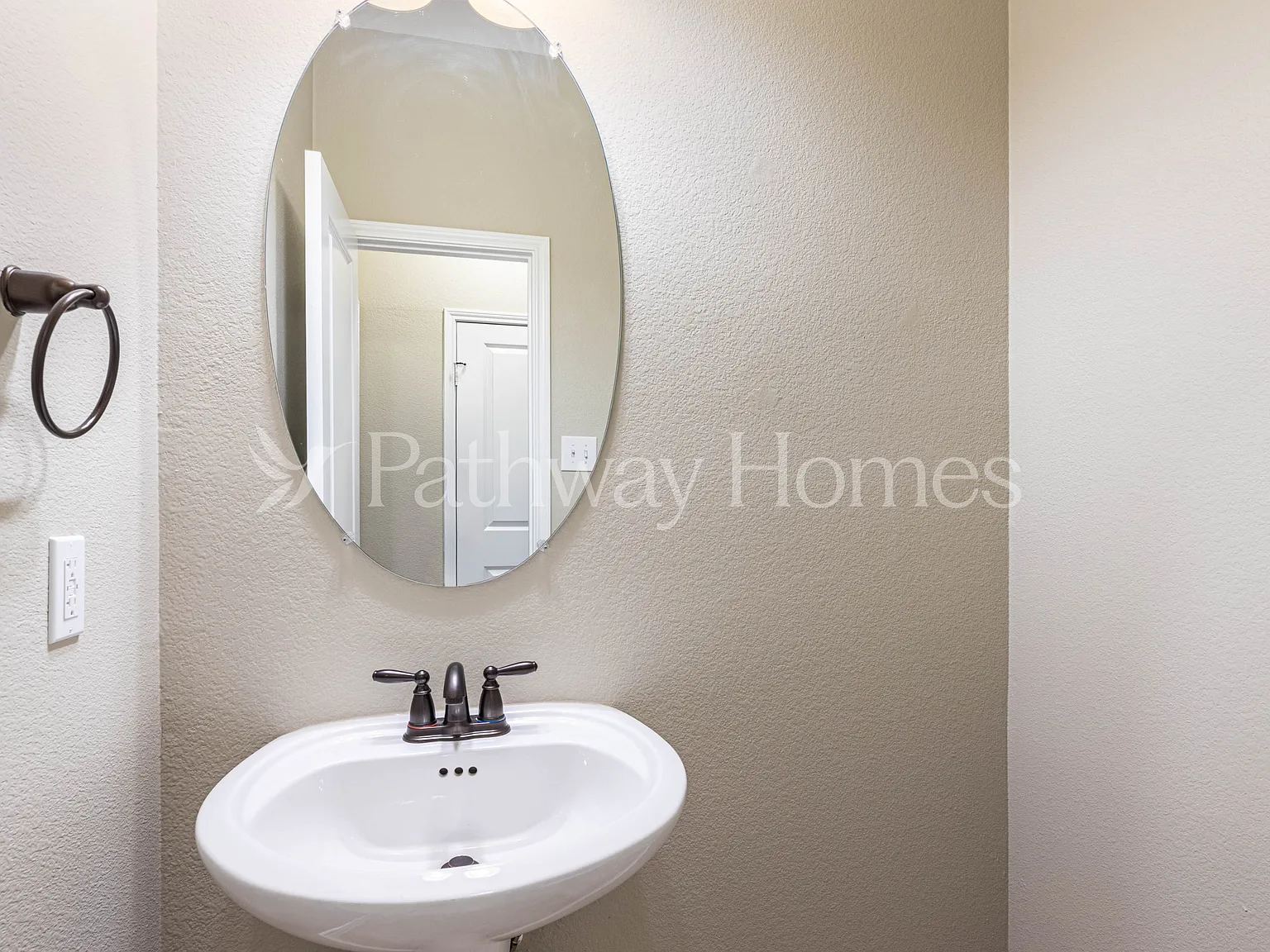 4 bed, 2.5 bath, 2929 sqft, $3,045 — Photo 3