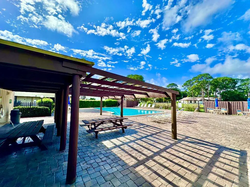 2 bed, 1005 sqft, $1,800 — Photo 2