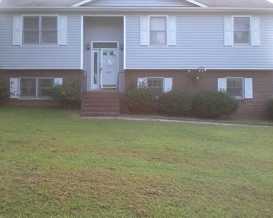 1st image of 206 Brook Pine Dr