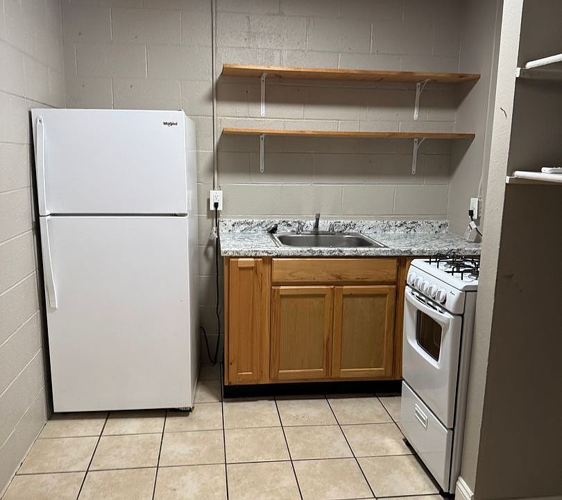 2nd image of 845 S Market Ave #6